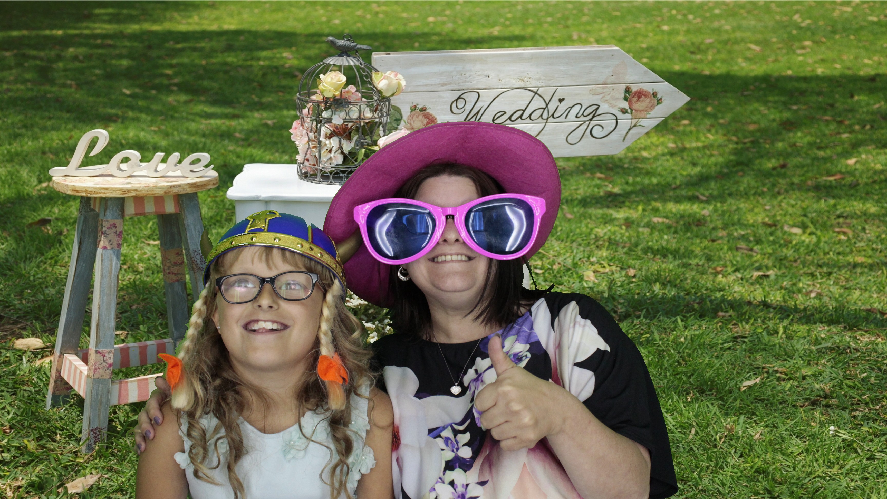 Alan & Maddie | View more photos from the event at gallery.myphotoboothexperience.co.uk/u/MyPhotoBoothExperienceLtd/Alan-Maddie